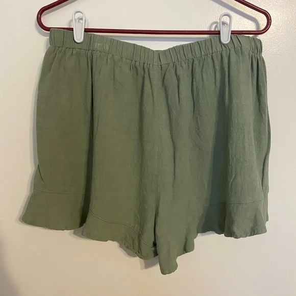 2x olive shorts - Picture 2 of 3